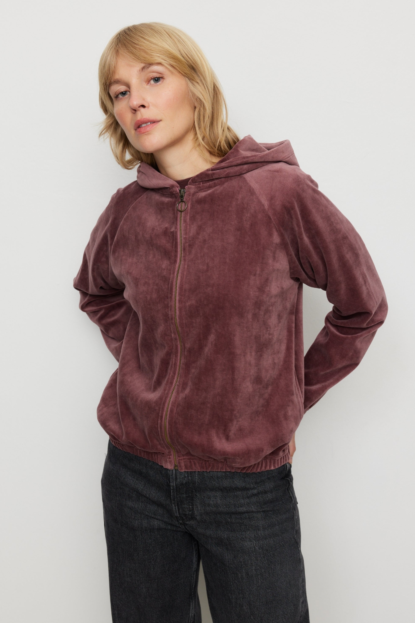 Recolution Damen vegan Hoodie Heliconia Wild Berry