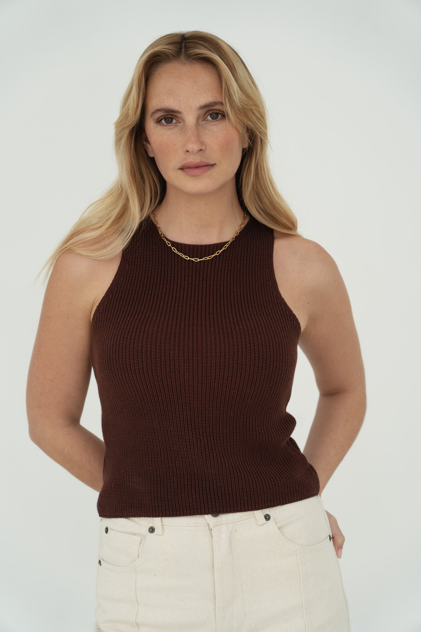 N&Atilde;&curren;z Damen vegan Top Von Claire Halter-Ausschnitt Strick Braun