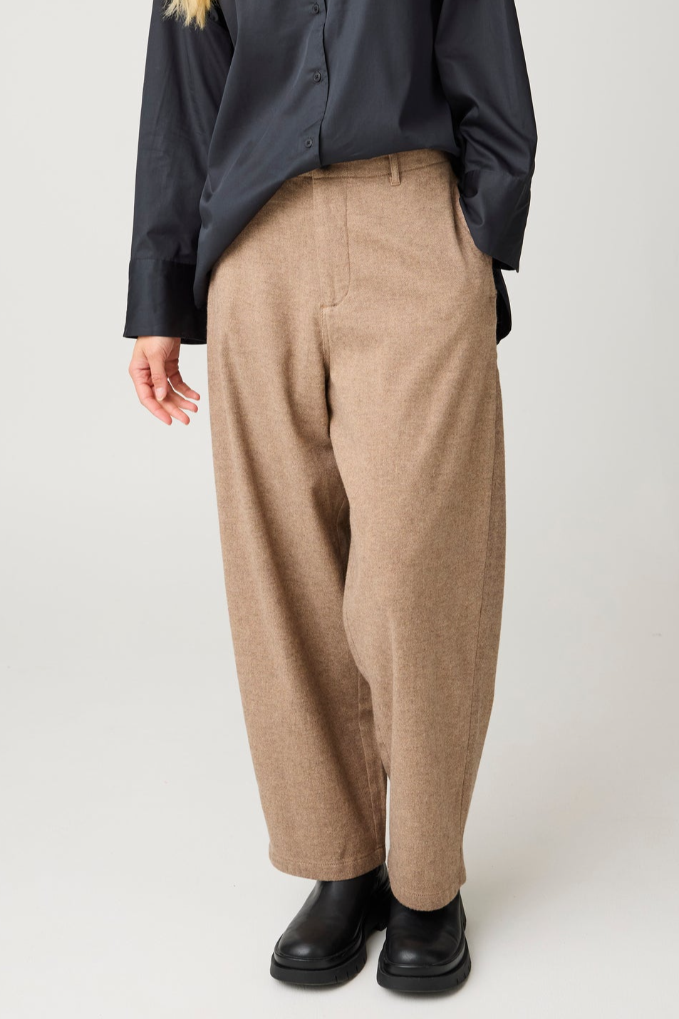 KnowledgeCotton Apparel Damen vegan Hose Bloom Barrel Aus Flanell Lion Braun