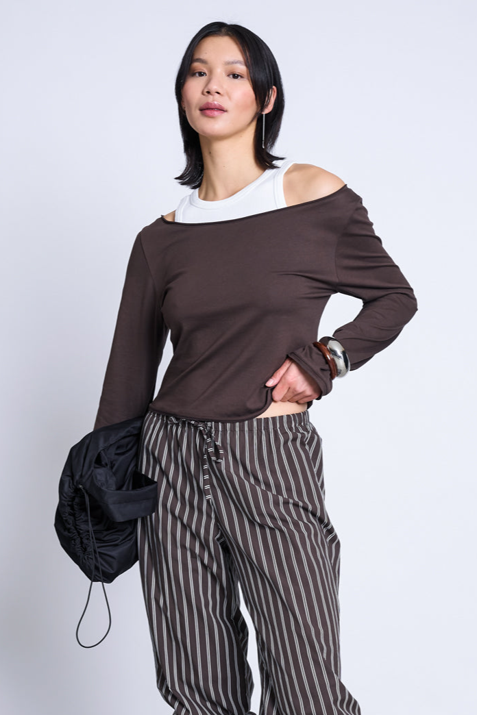 JAN N JUNE Damen vegan Langarm-Top Mit Schulterfreiem Ausschnitt Arba, Schlammbraun