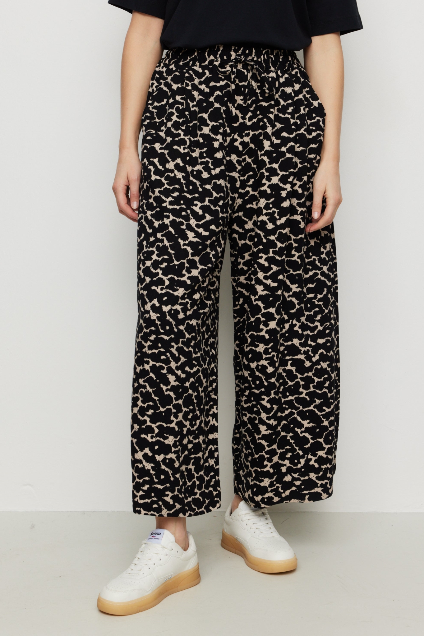 Recolution womens vegan Pants Sequoia Clouds Black