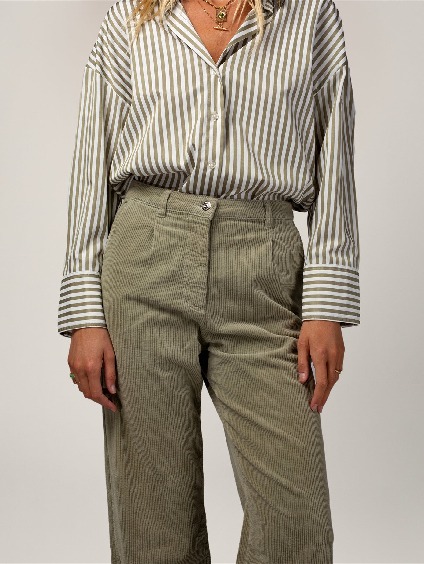 Côtelé womens vegan Pleated Pants Sage Green
