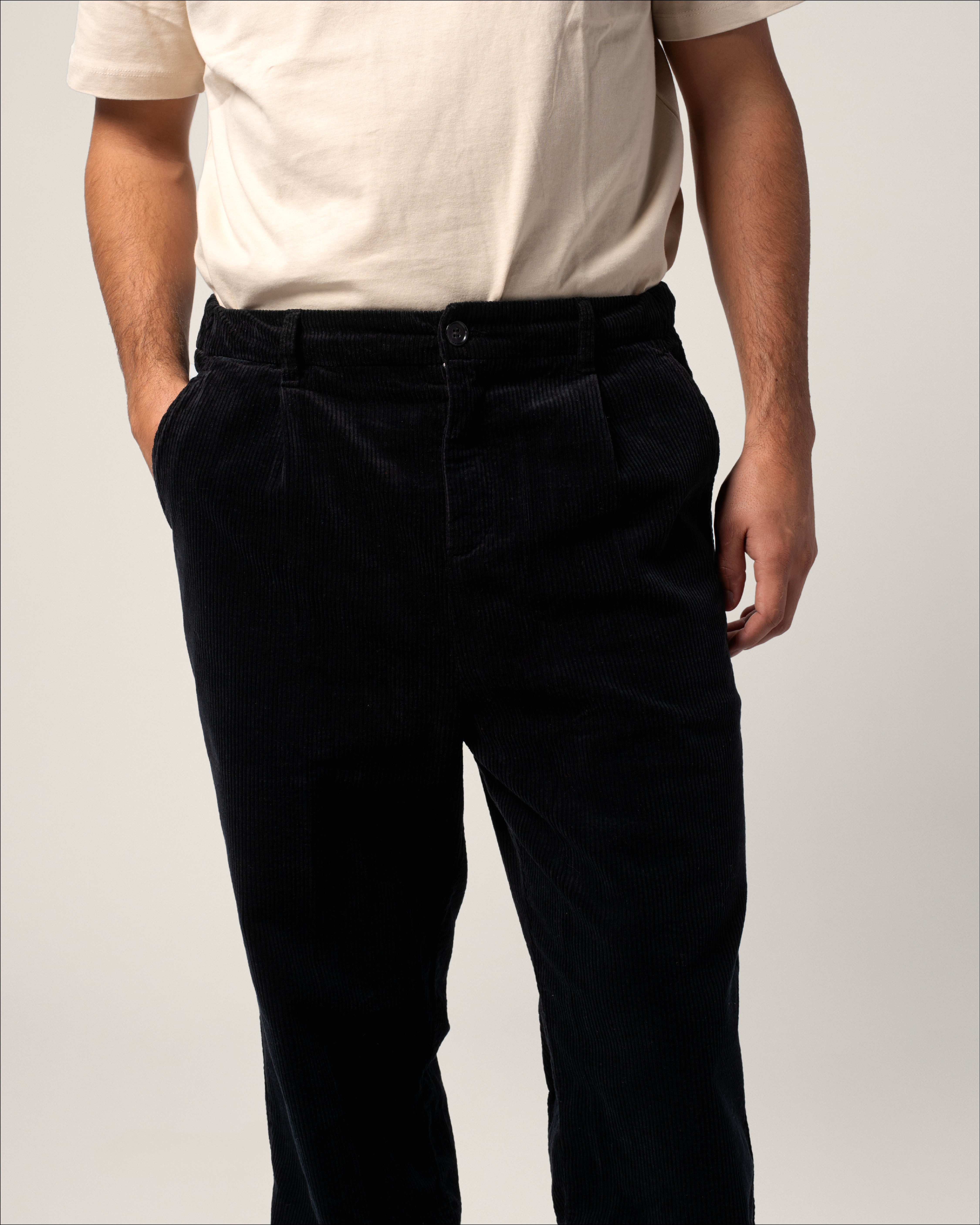 Côtelé men vegan Pleated Pants Black