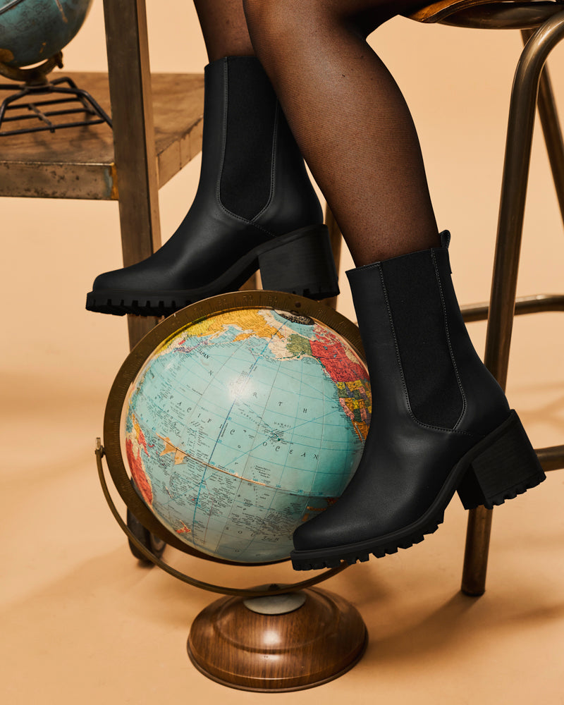 Minuit Sur Terre womens vegan Boots Eugenie Black