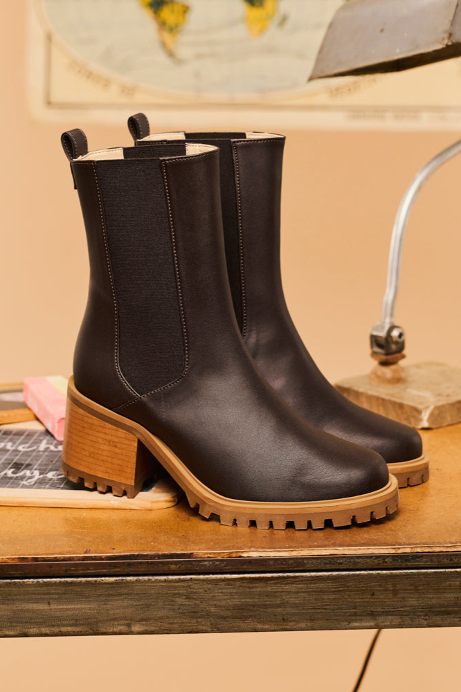 Minuit Sur Terre womens vegan Boots Eugenie Chocolate