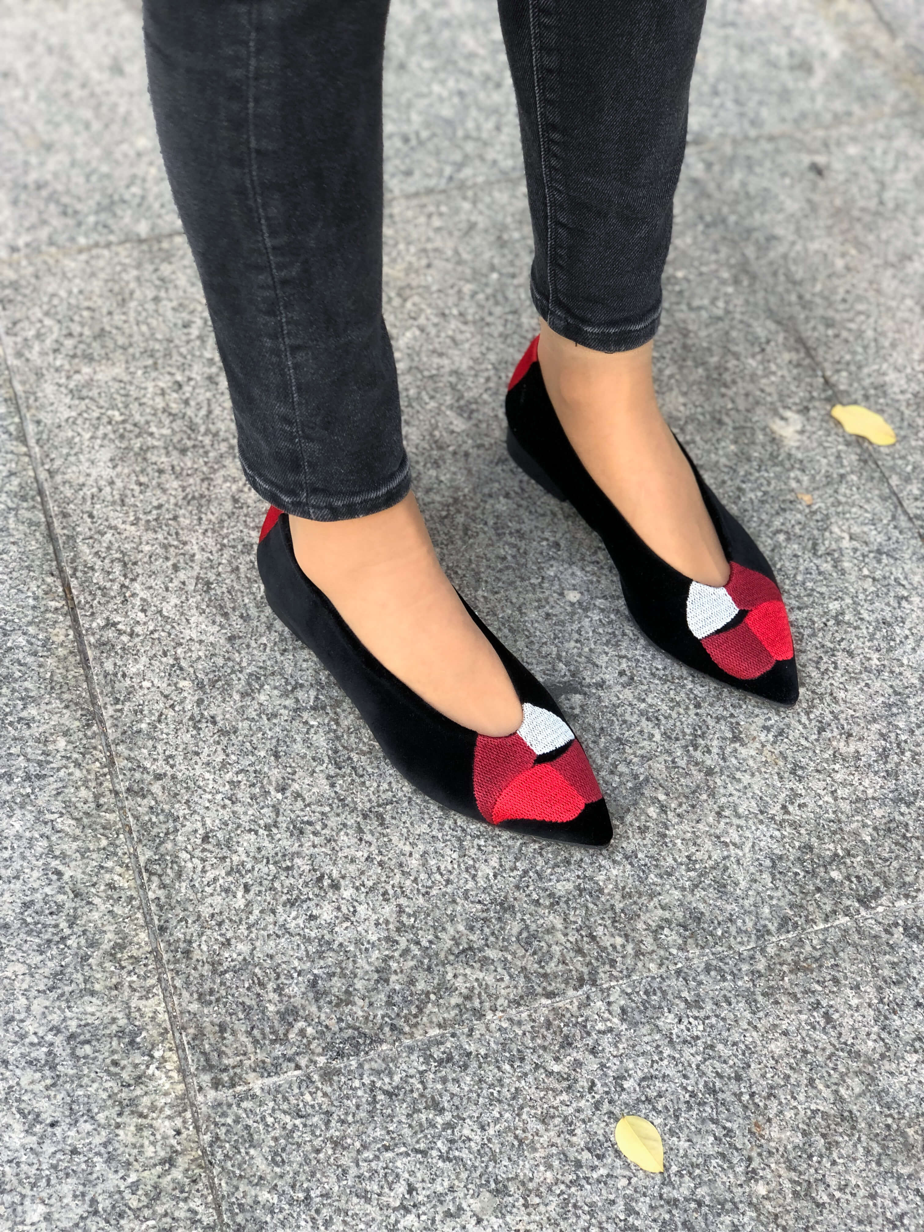 Momoc womens vegan Ballerina Flats Kiss