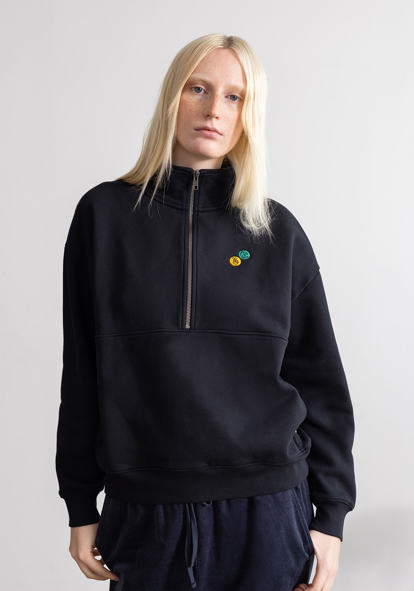 Hafendieb womens vegan Fishing Club Troyer Sweater Black