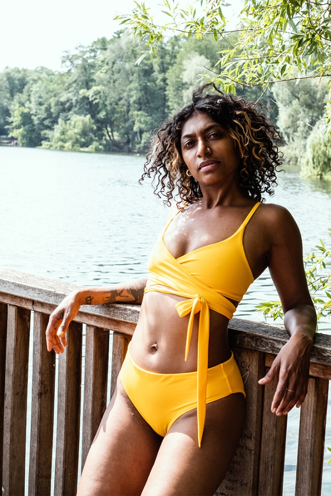 Image of Anekdot dames vegan Bikini Lin + Core Geel