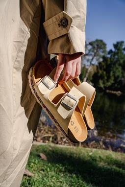 Nuoceans Sandalen Kieselstein Beige