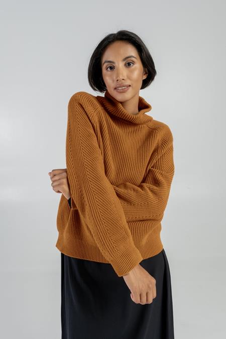 Turtleneck Sweater Dark Amber