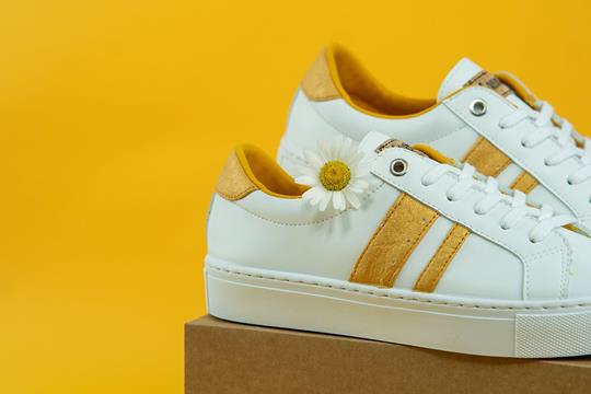 Sneakers made with Piñatex/Pineapple leather