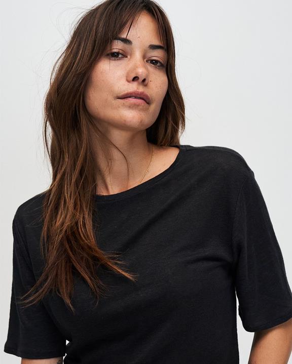 T-Shirt Olivia Zwart 2