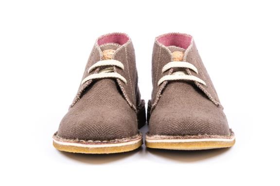 Desert Boots Hazelnootbruin from Shop Like You Give a Damn