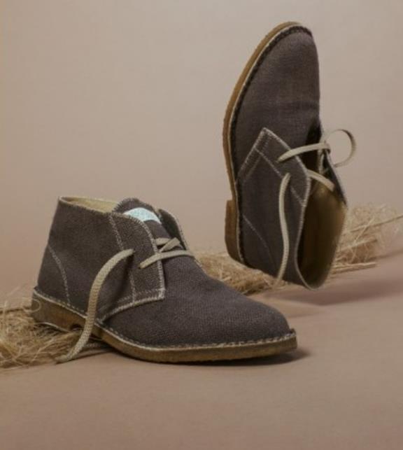 Desert Boots Hazelnootbruin from Shop Like You Give a Damn