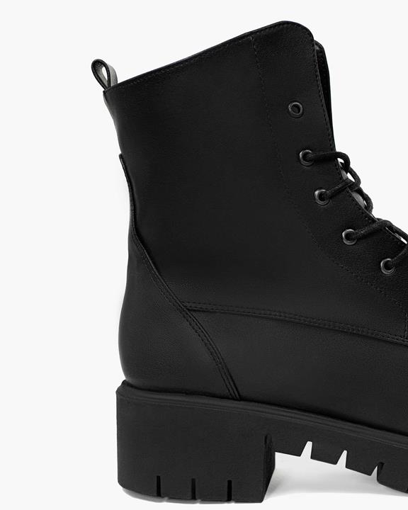 Lace-Up Boots Classic Black 5
