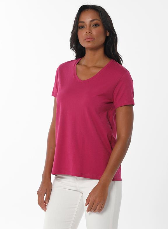 T-Shirt V Hals Roze via Shop Like You Give a Damn