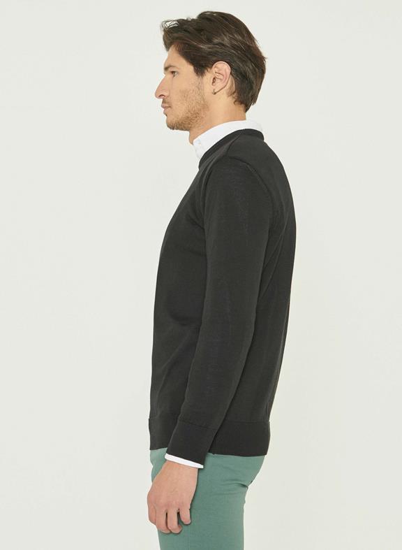 Sweater Black 3