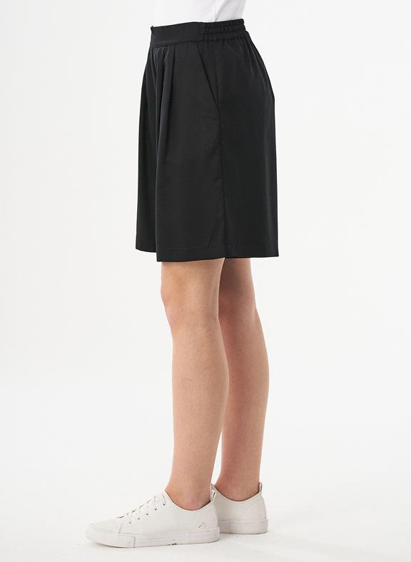 Pleated Shorts Black 4