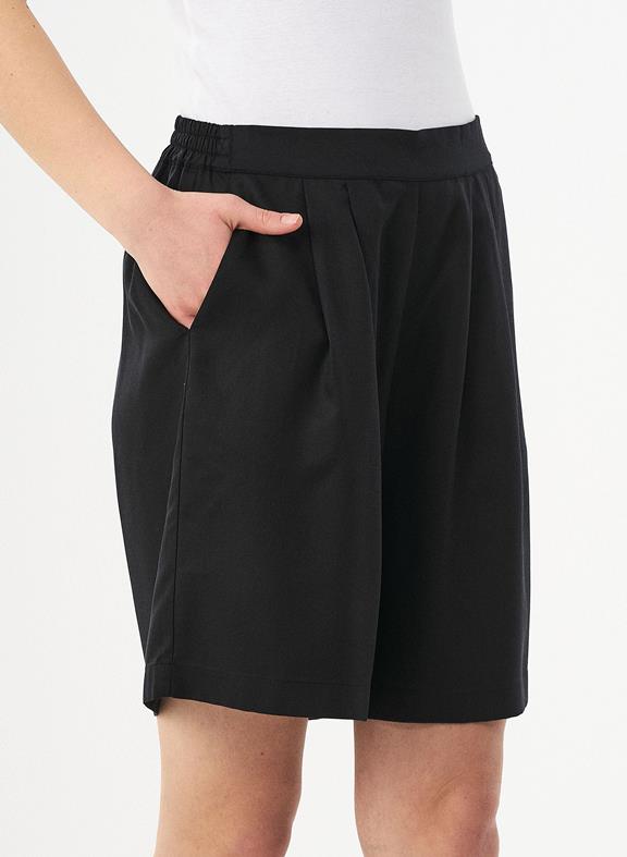 Pleated Shorts Black 6