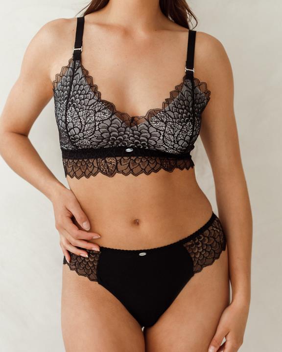 Bralette Willow Black Contrast First Version 7