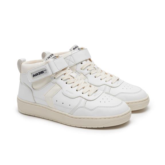 Taiga Hi Sneakers White 2