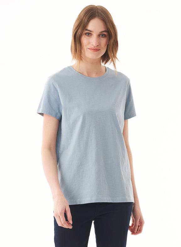 Basic T-Shirt Bio-Katoen Dusty Blue via Shop Like You Give a Damn