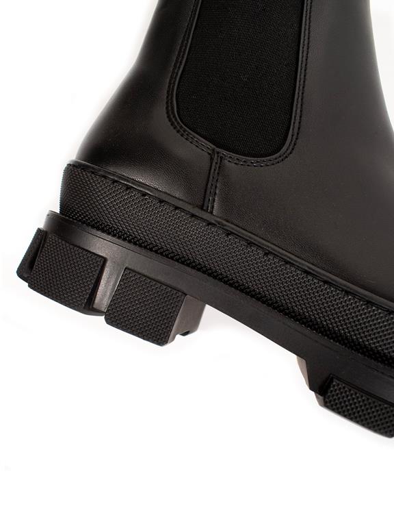 Luxe Track Sole Chelsea Boots Black 6