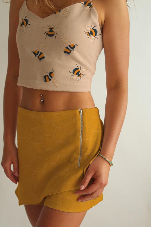Crop Top En Shorts Set Bea Bumblebee Print On Creme 4