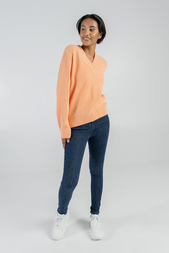 Sweater V-Neck Orange 2