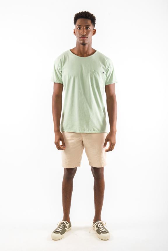 T-Shirt Ronde Wild Neck Pocket Light Aloe Groen via Shop Like You Give a Damn