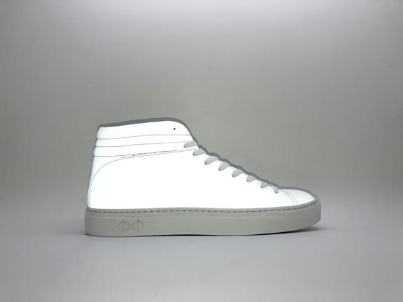 Sneakers Sleek White & Reflective 2