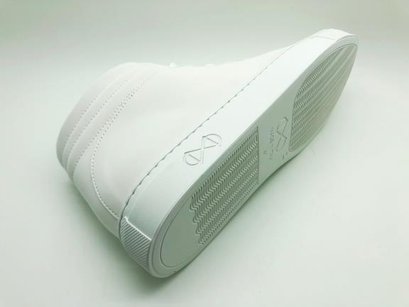 Sneakers Sleek White & Reflective 8