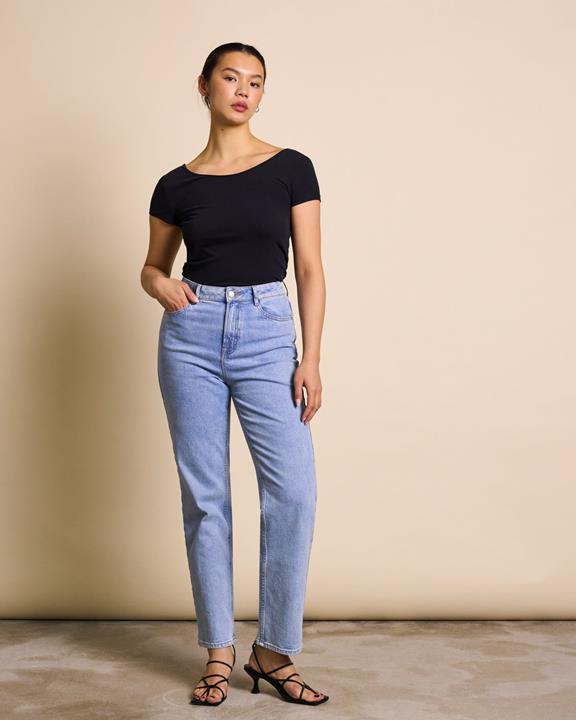 T-Shirt Ballerina AloÃ« Zacht Zwart via Shop Like You Give a Damn