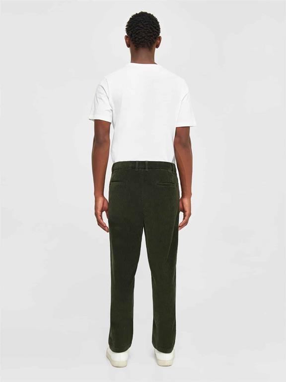 Chinobroek Chuck Regular 8-Wales Corduroy Groen from Shop Like You Give a Damn