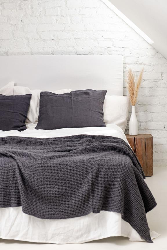 Linen Waffle Bed Throw Charcoal 1