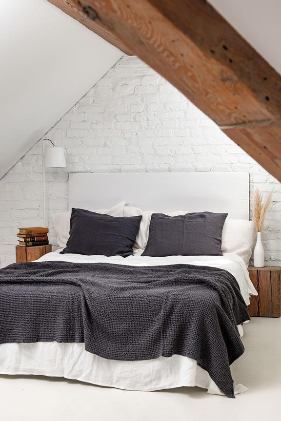 Linen Waffle Bed Throw Charcoal 2