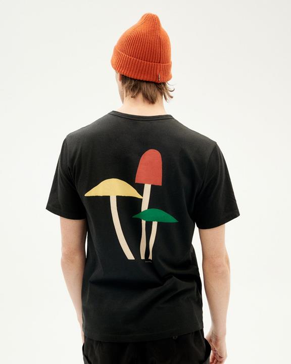 T-Shirt Funghi 3 Zwart via Shop Like You Give a Damn