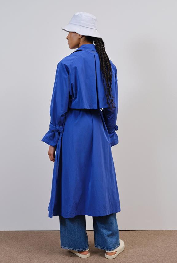 Trenchcoat Kalvi Emb Blauw from Shop Like You Give a Damn