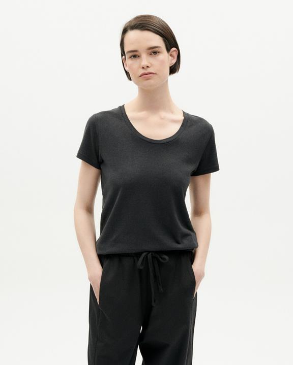 T-Shirt Regina Zwart via Shop Like You Give a Damn