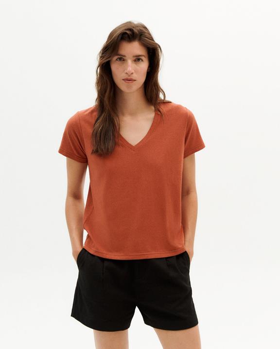 T-Shirt Clavel Lichtrood via Shop Like You Give a Damn