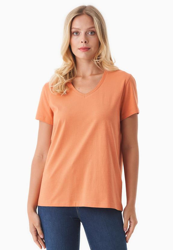 T-Shirt Basic V-Neck Dusty Orange via Shop Like You Give a Damn