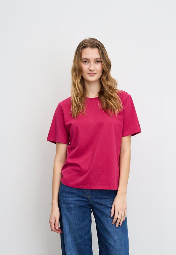 T-Shirt Augusta Ruby via Shop Like You Give a Damn