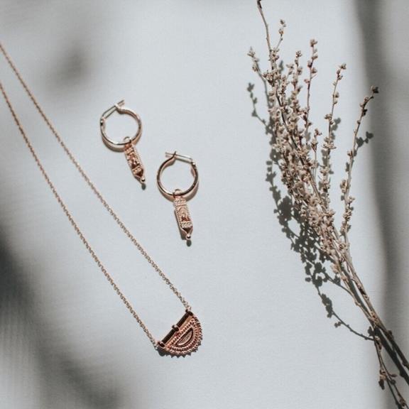 Set Necklace Half Moon & Peacock Hoops Rose Gold 2