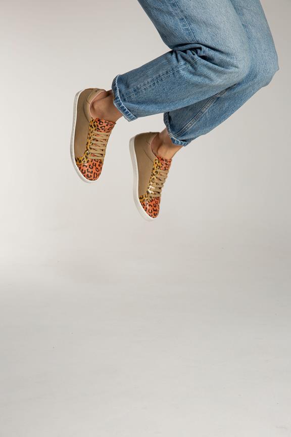 Sneakers Leo Luipaardprint Oranje & Bruin from Shop Like You Give a Damn