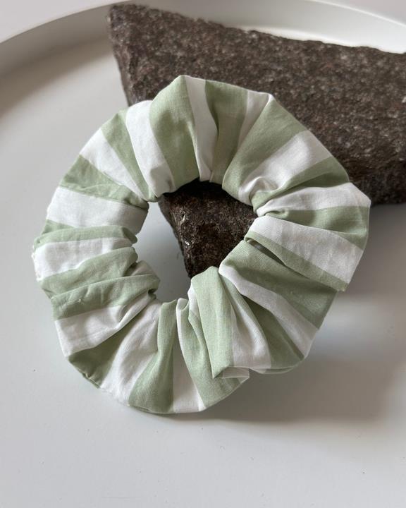 Scrunchie Pistache Groen En Witte Streep from Shop Like You Give a Damn