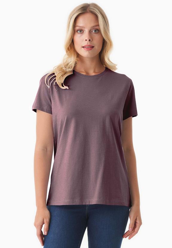 T-Shirt Basic Donker Vijg via Shop Like You Give a Damn