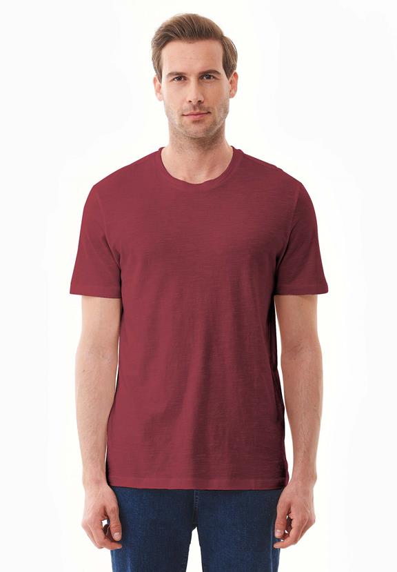 T-Shirt Basic Merlot via Shop Like You Give a Damn