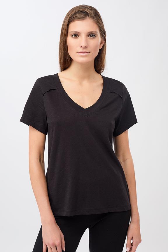 T-Shirt The New V-Neck Black via Shop Like You Give a Damn