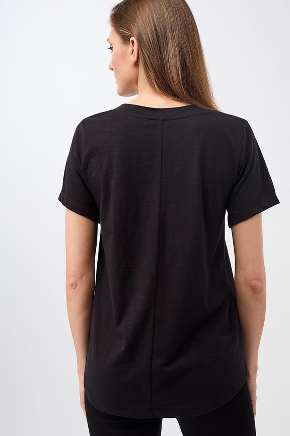 T-Shirt De Nieuwe V-Hals Zwart from Shop Like You Give a Damn