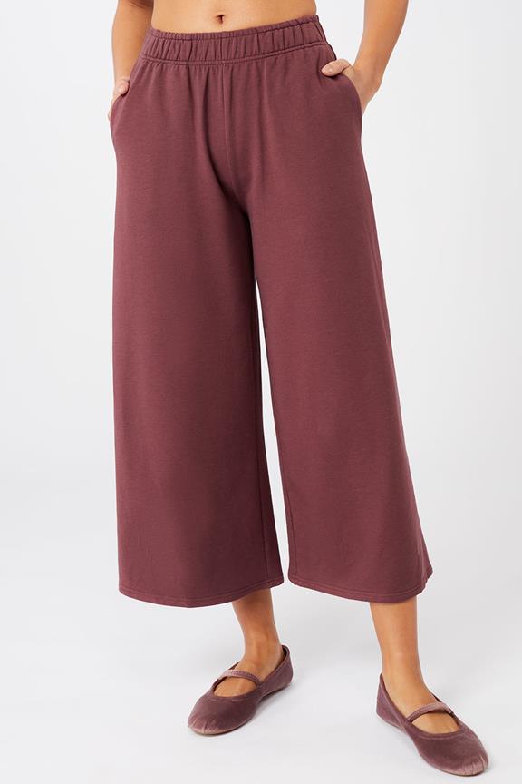 Broek Cropped Wide Leg Ruby Donkerrood via Shop Like You Give a Damn